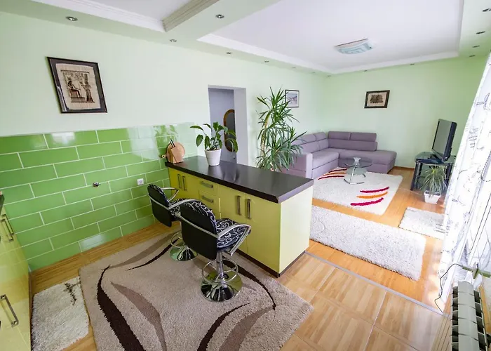 Spacious Apartment *